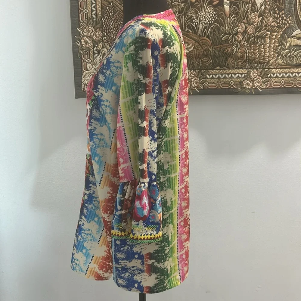 L & B Multicolor Floral Embroidery Accent Pull On Top. Size S (450J) - Picture 4 of 11